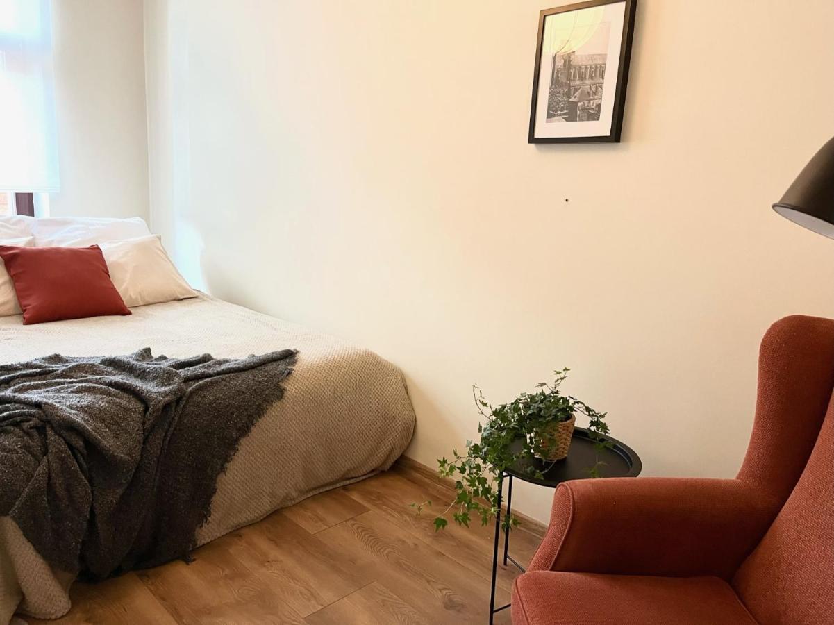 Ruben Z Romantycznym Balkonem Torun